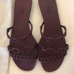 New Hermes Chaine d’Ancre Maroon Rubber Sandals